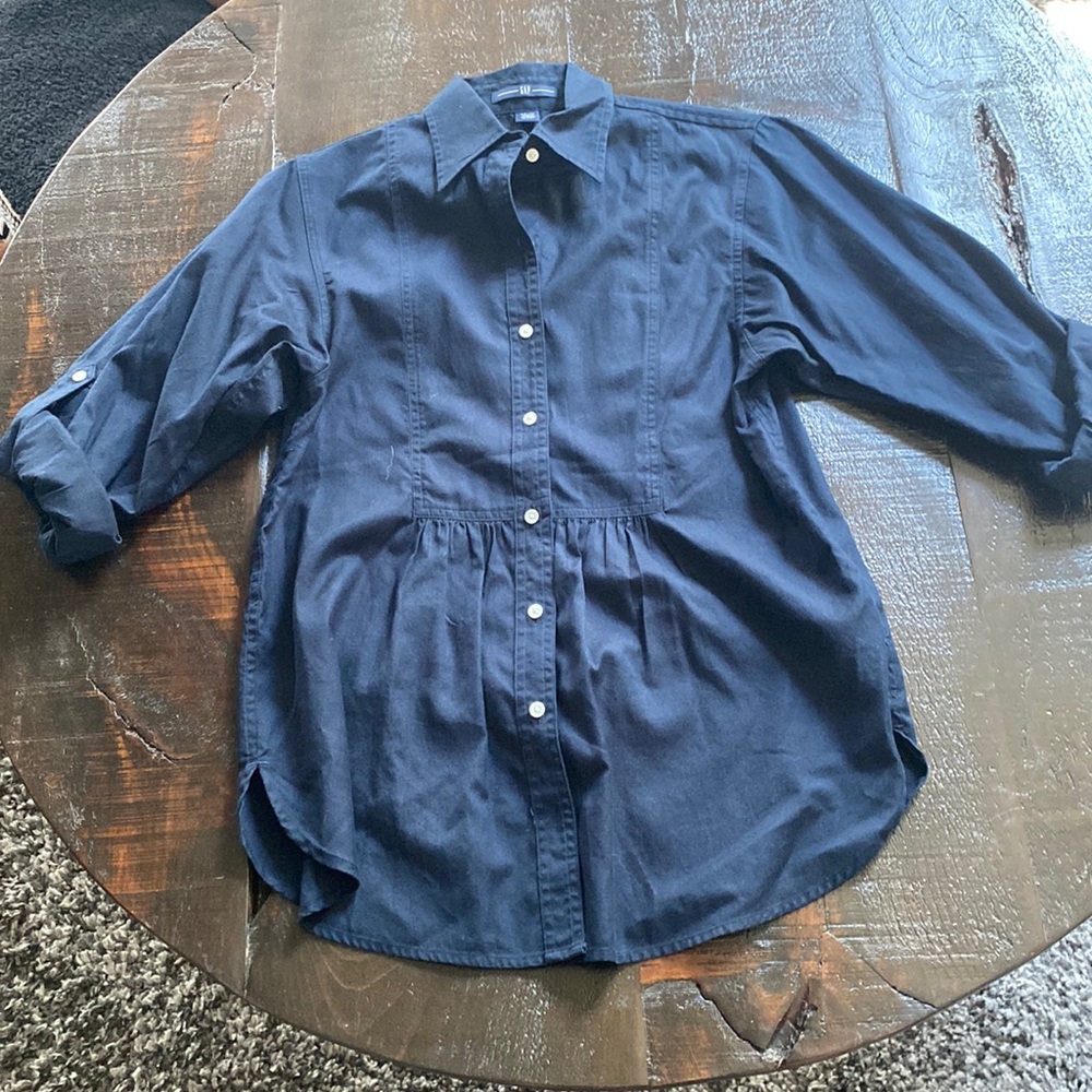 Navy blue gap shirt
